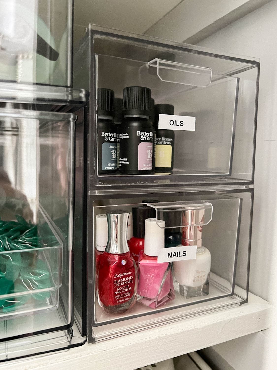 clear organizer drawers for essential oils and nail polish