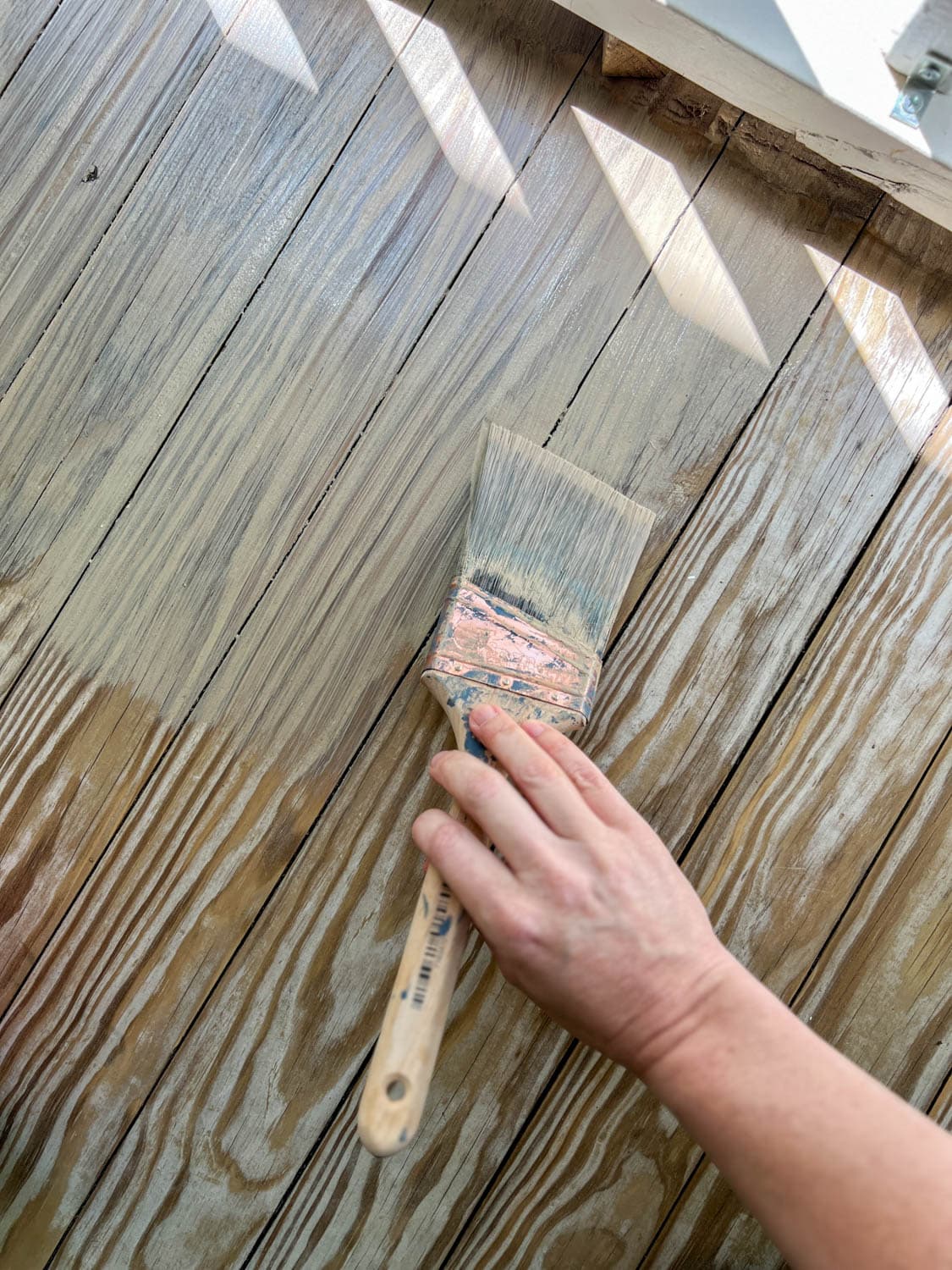 Behr Taupe Stain to remove yellow tone from wood deck