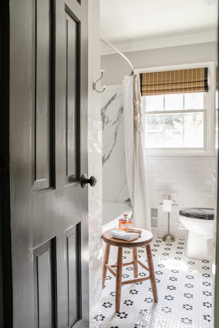 black and white bathroom
