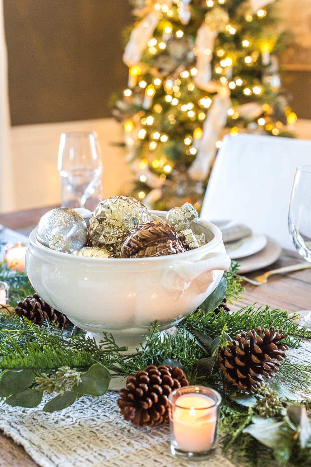 Cheap Christmas centerpiece using a thrifted bowl with ornaments