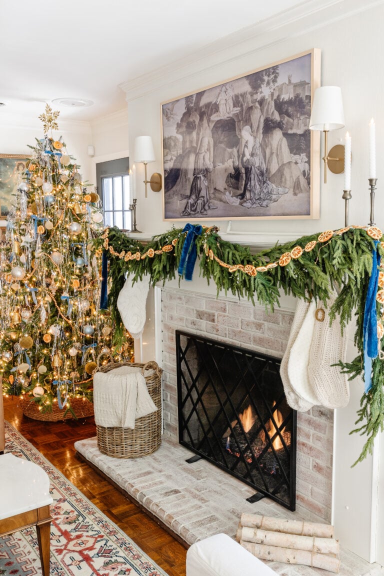 How to Make Beautiful DIY Mantel Garland for Christmas
