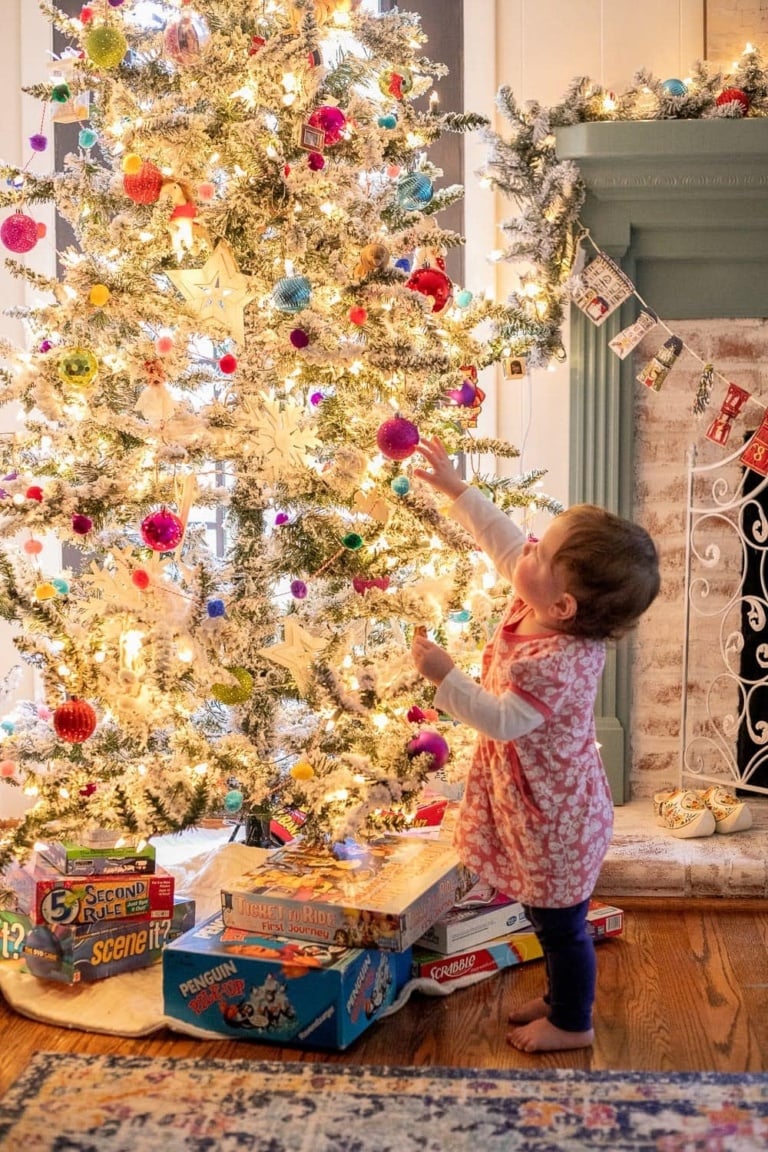 Easy DIY Family Christmas Photo Ideas to Take at Home