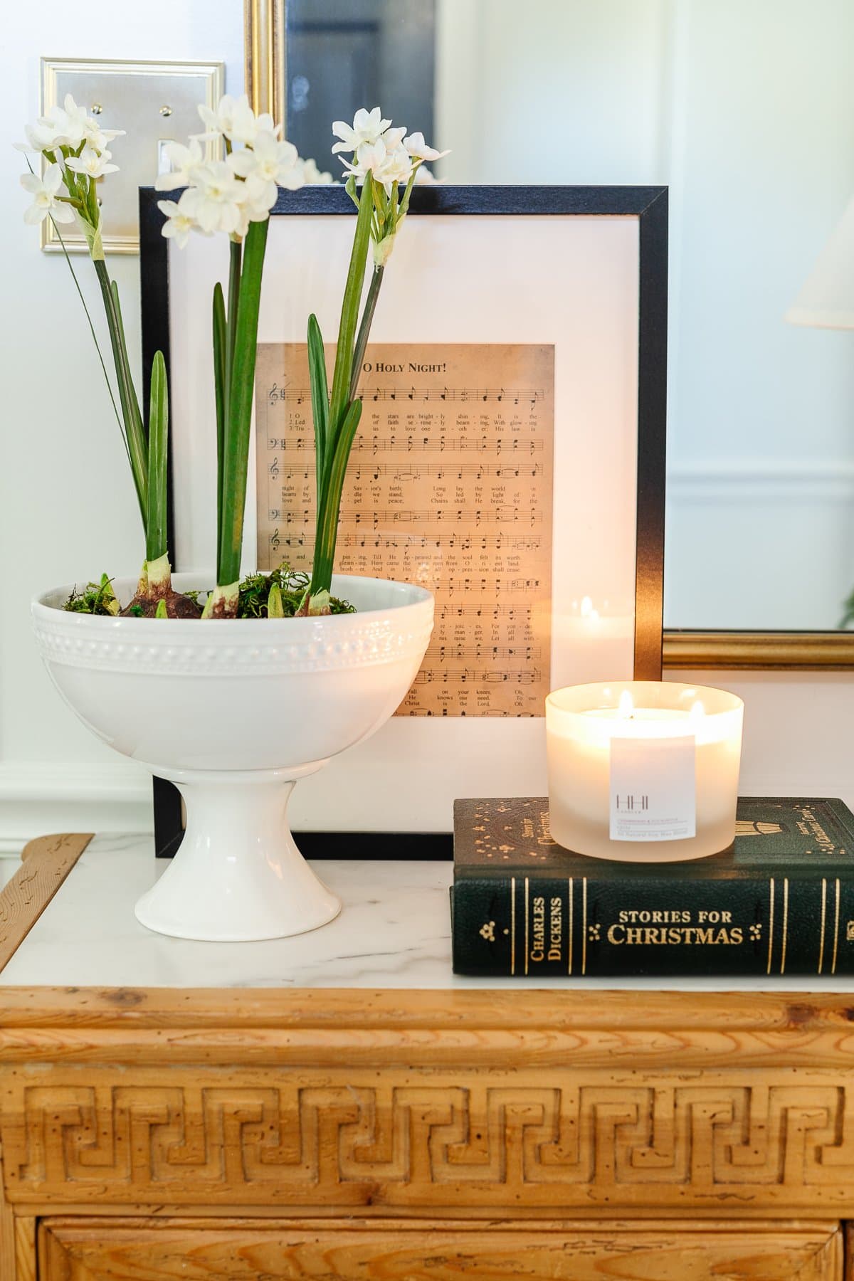 forcing paperwhite bulbs as natural Christmas decor