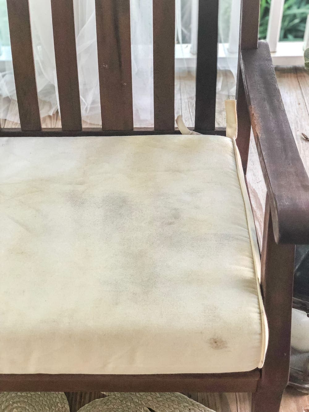 How to Restore Outdoor Wood Furniture | blesserhouse.com - How to make your dry, worn out wood furniture look like new and how to thoroughly clean outdoor cushions. #outdoorfurniture #restorewood