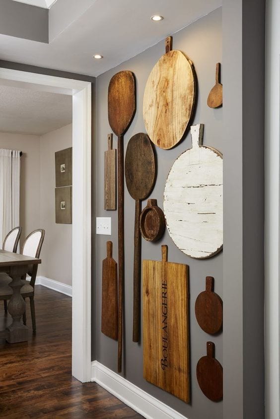 cutting boards hung as a kitchen gallery wall