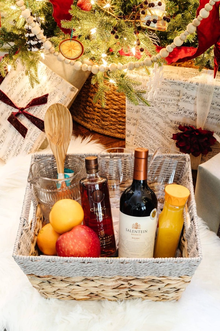 50 Unique Christmas Gift Basket Ideas