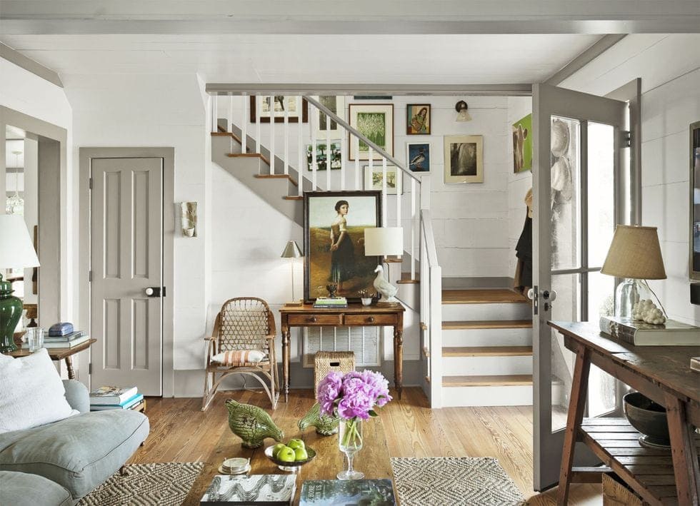 A round-up of taupe and gray trim paint inspirations for a modern-meets-classic look and the best paint colors to pull it off. #graytrim #taupetrim