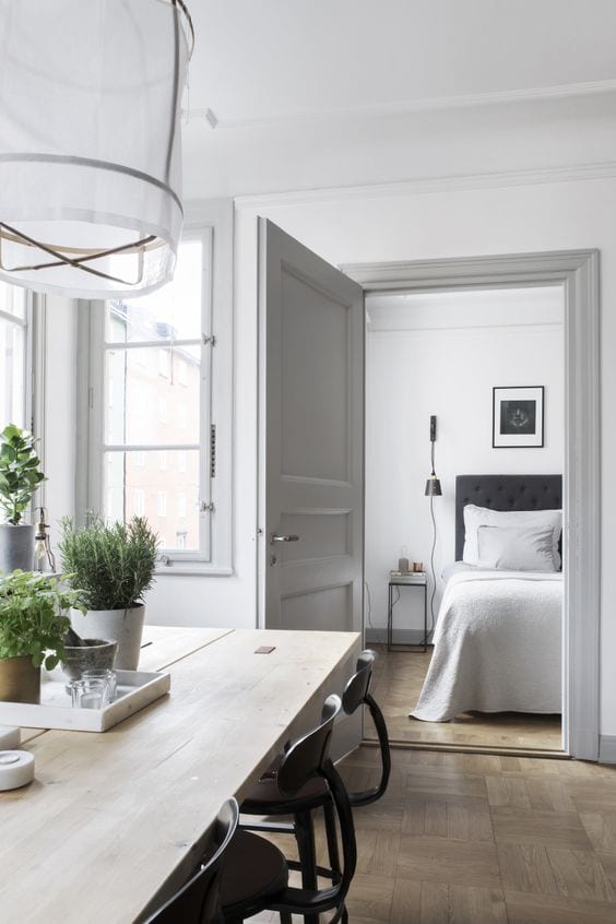 A round-up of taupe and gray trim paint inspirations for a modern-meets-classic look and the best paint colors to pull it off. #graytrim #taupetrim