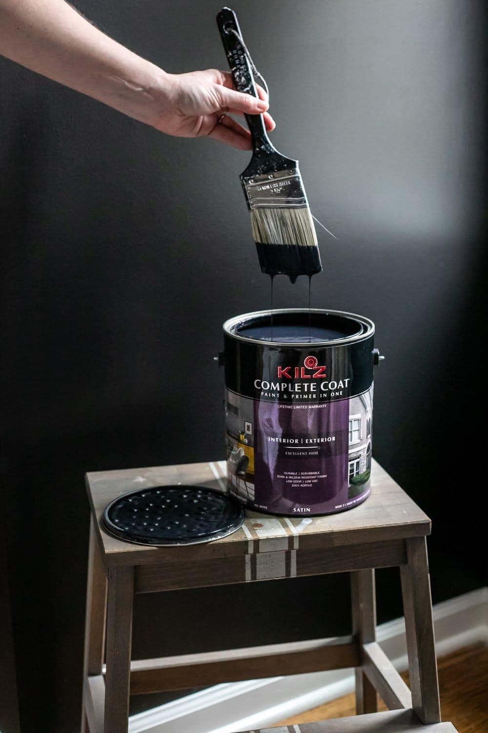 5 rules about primer and paint we wish we had known as beginner DIYers and how to create a paint finish on walls, doors, trim, and moldings that last. | Master Bedroom Refresh with Kilz®