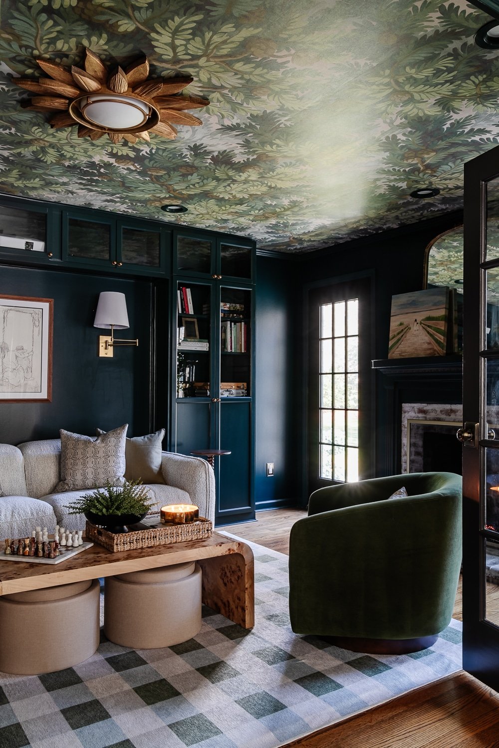 media room with wallpapered ceiling and built in shelves