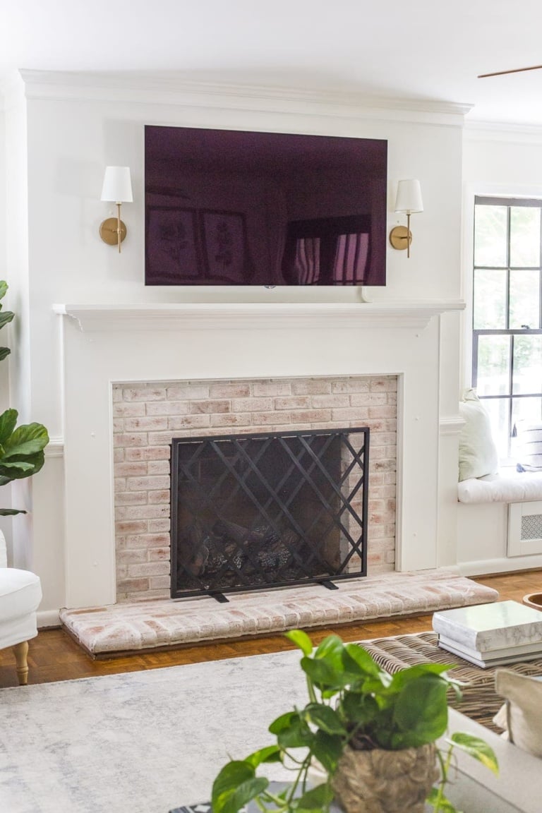 12 Ideas to Decorate Around a TV