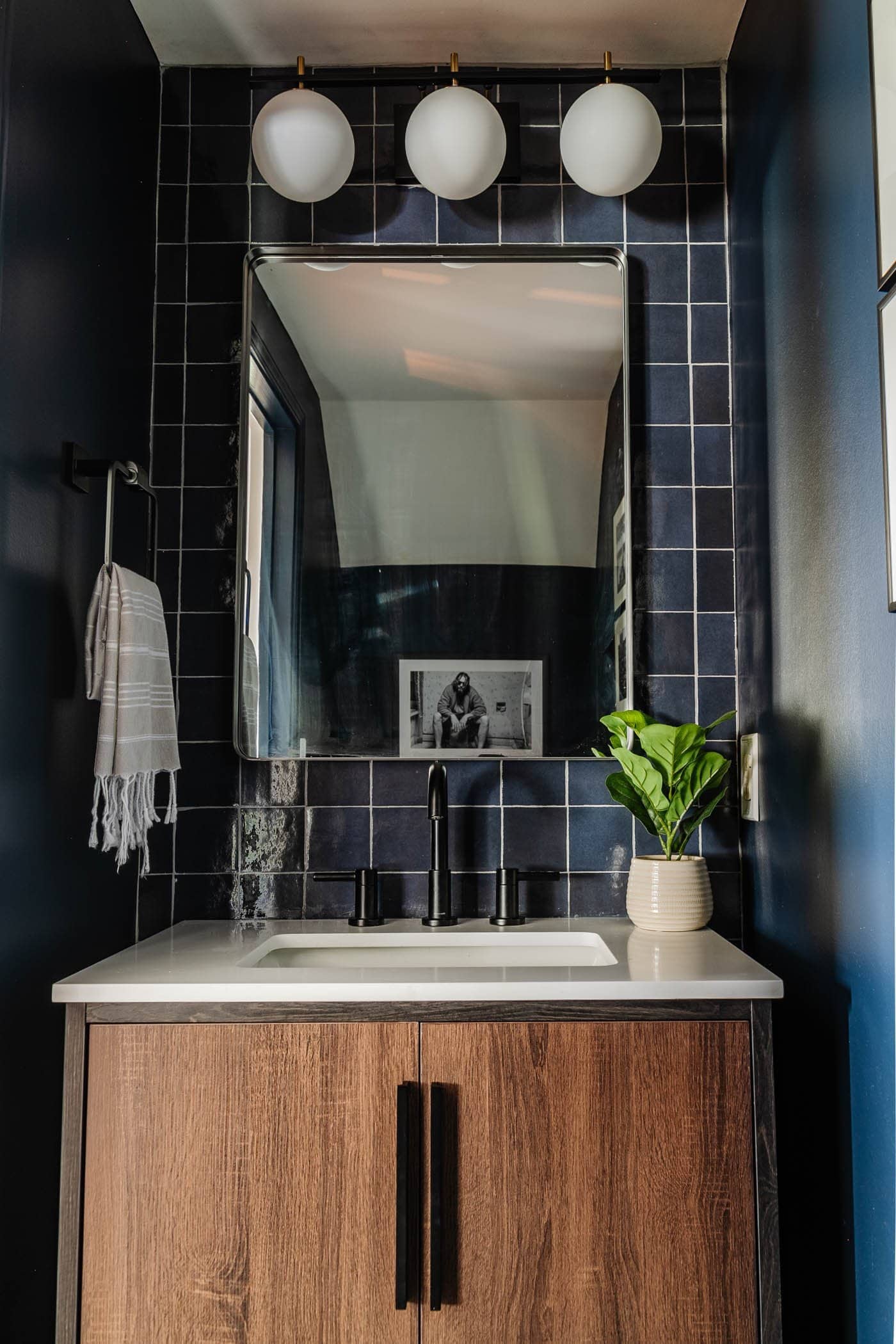 small bathroom ideas with navy blue walls and glossy blue tiles