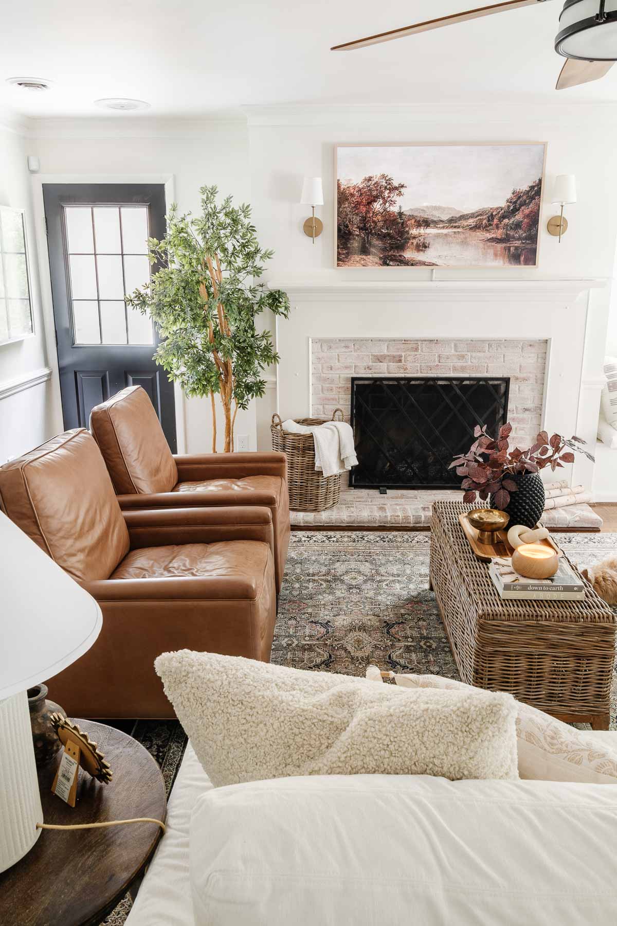 leather recliners with fall decor