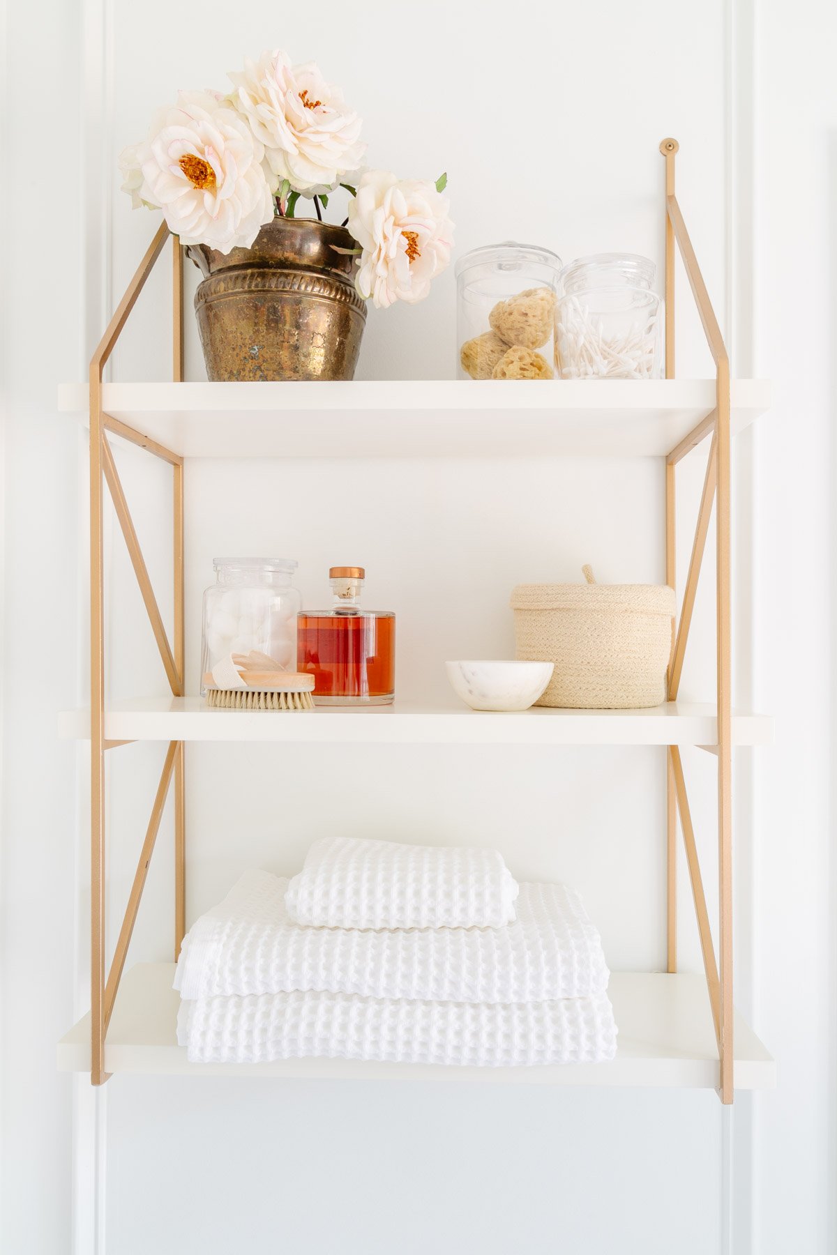 how to make your house look expensive - use white towels