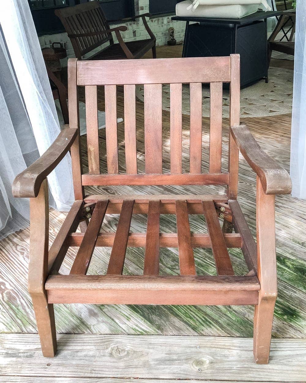 How to Restore Outdoor Wood Furniture | blesserhouse.com - How to make your dry, worn out wood furniture look like new and how to thoroughly clean outdoor cushions. #outdoorfurniture #restorewood