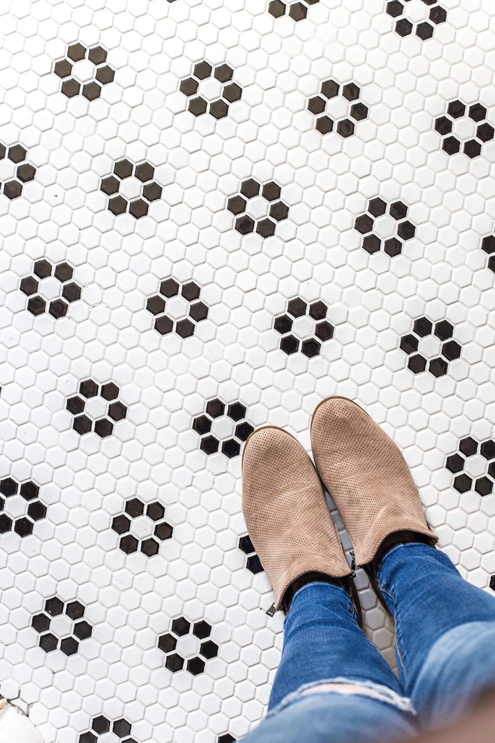 Retro flower bathroom tile floor for little girls
