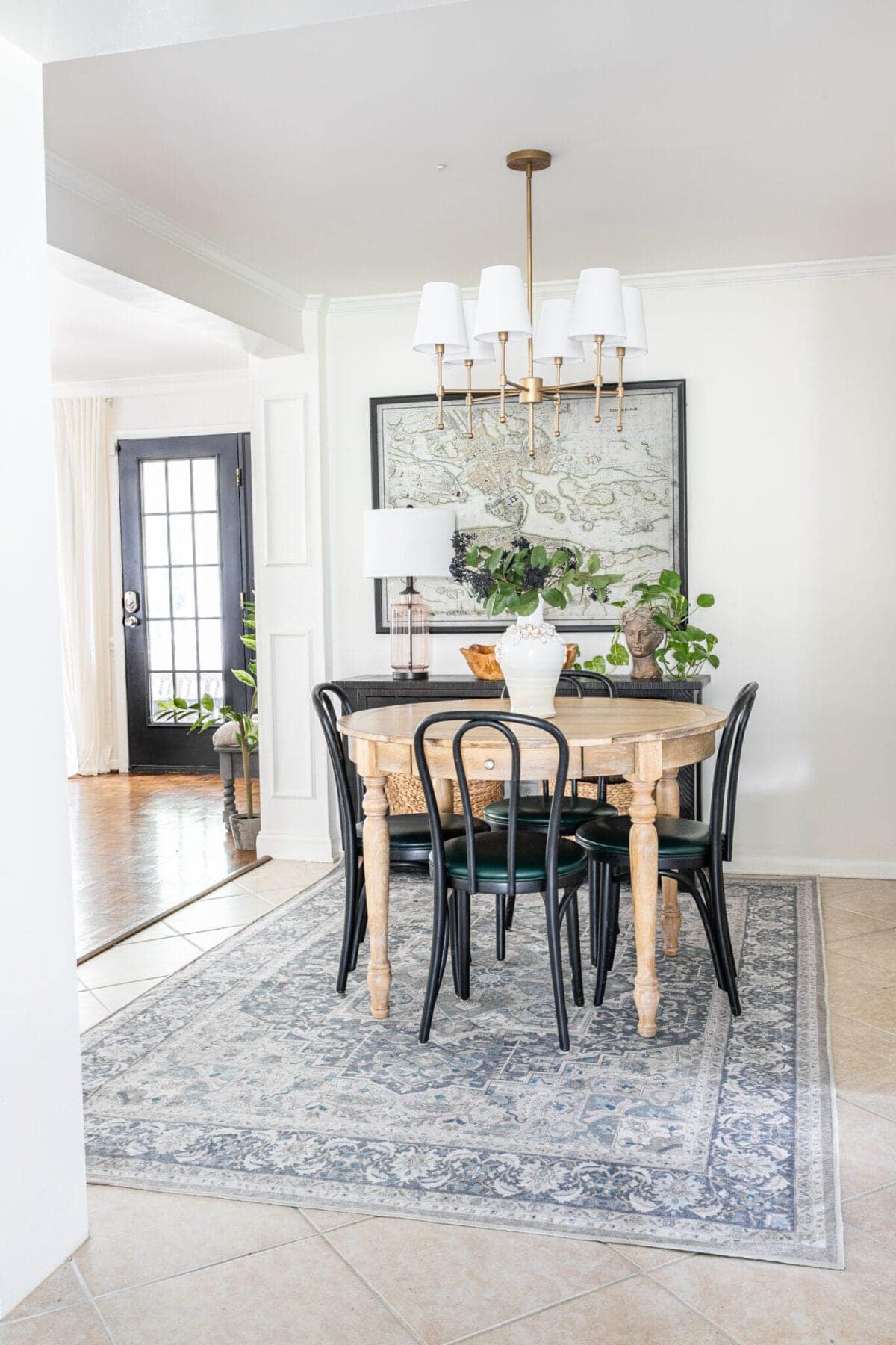 Traditional modern breakfast nook dining room