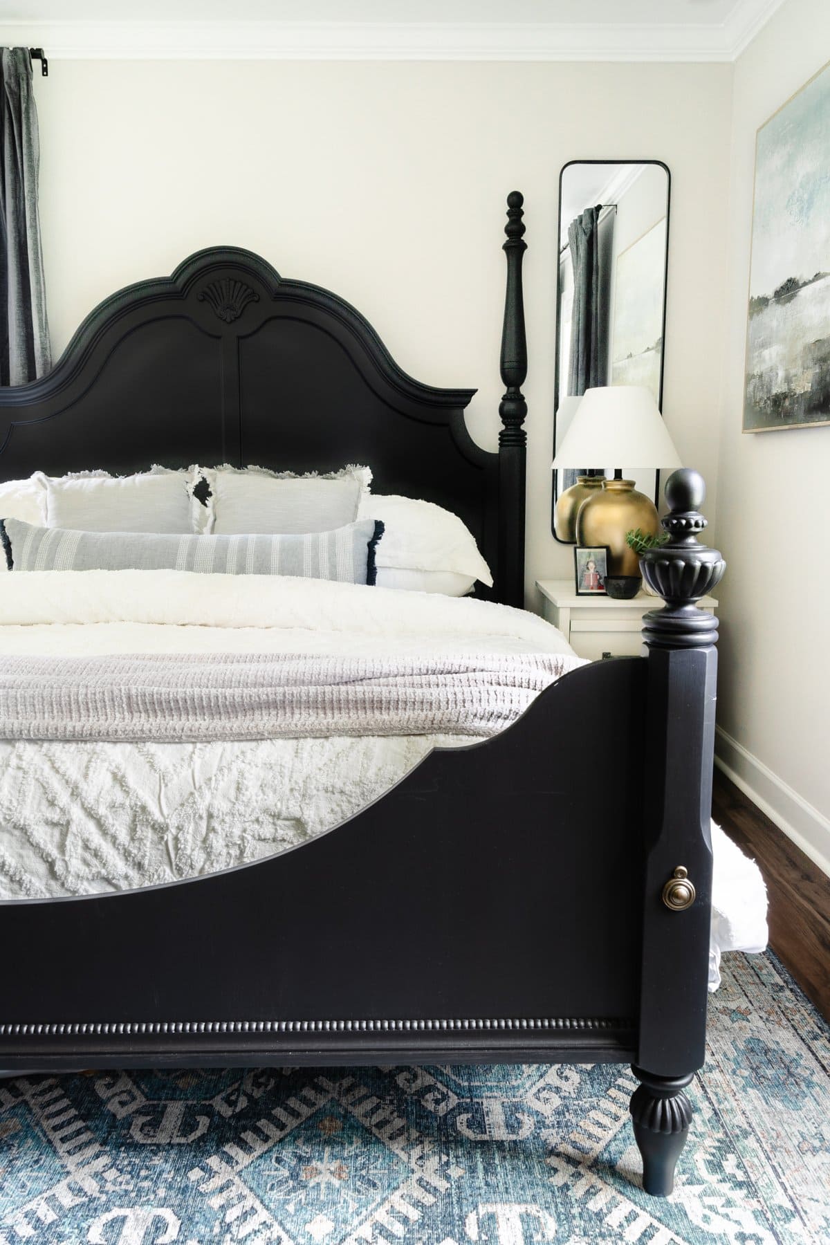 black poster bed with white bedding