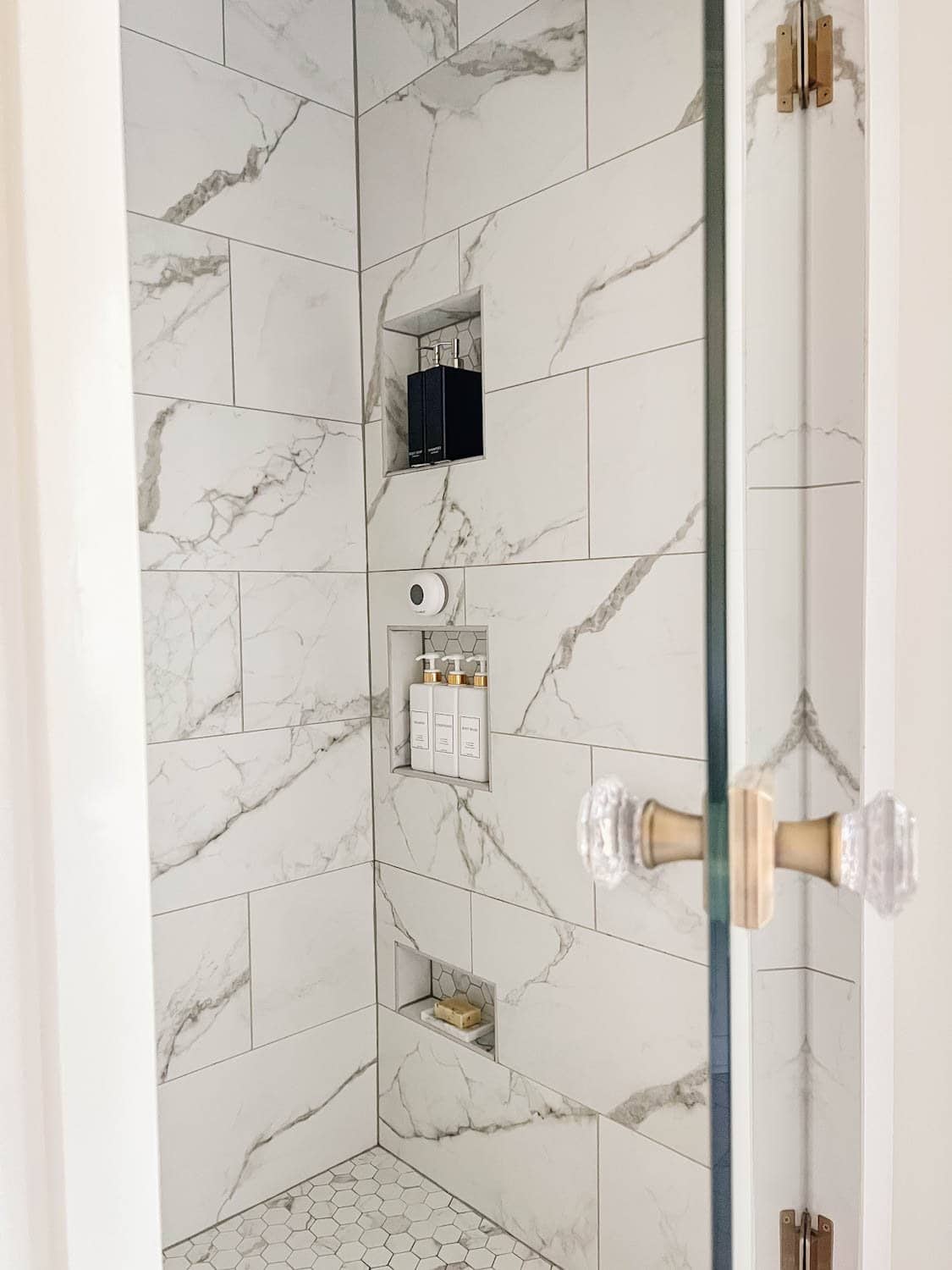 organized shower minimalist shampoo bottles