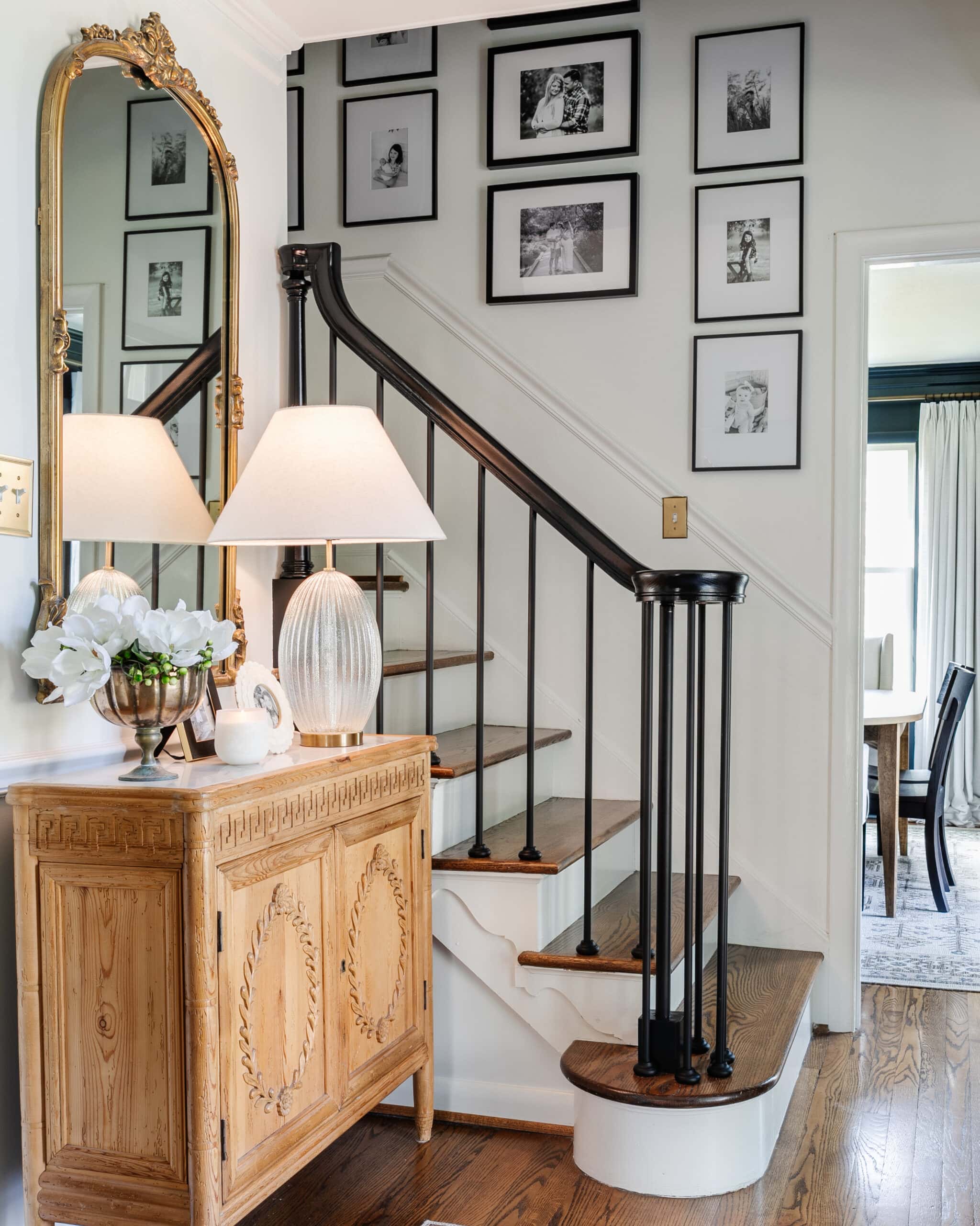 lamp with 3000K light bulb on an entryway table in a foyer painted Benjamin Moore Chantilly Lace