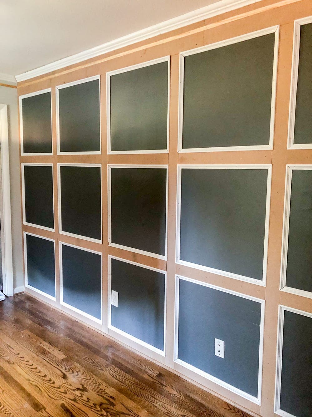 5 rules about primer and paint we wish we had known as beginner DIYers and how to create a paint finish on walls, doors, trim, and moldings that last. | Master Bedroom Refresh with Kilz®